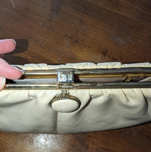 Vintage Clutch with optional Chain Handle! - Picture 7 of 13